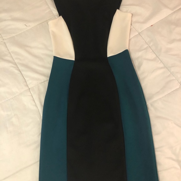 Knee length Calvin Klein stretch sheath - Picture 4 of 6